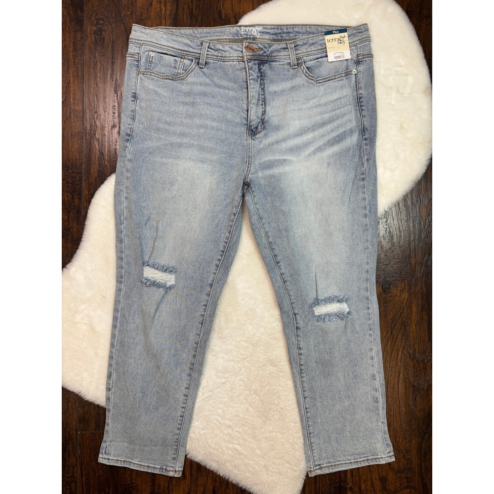 Terra & Sky Slim Boyfriend Jeans 18W Light Wash Distressed Mid-Rise Denim Women